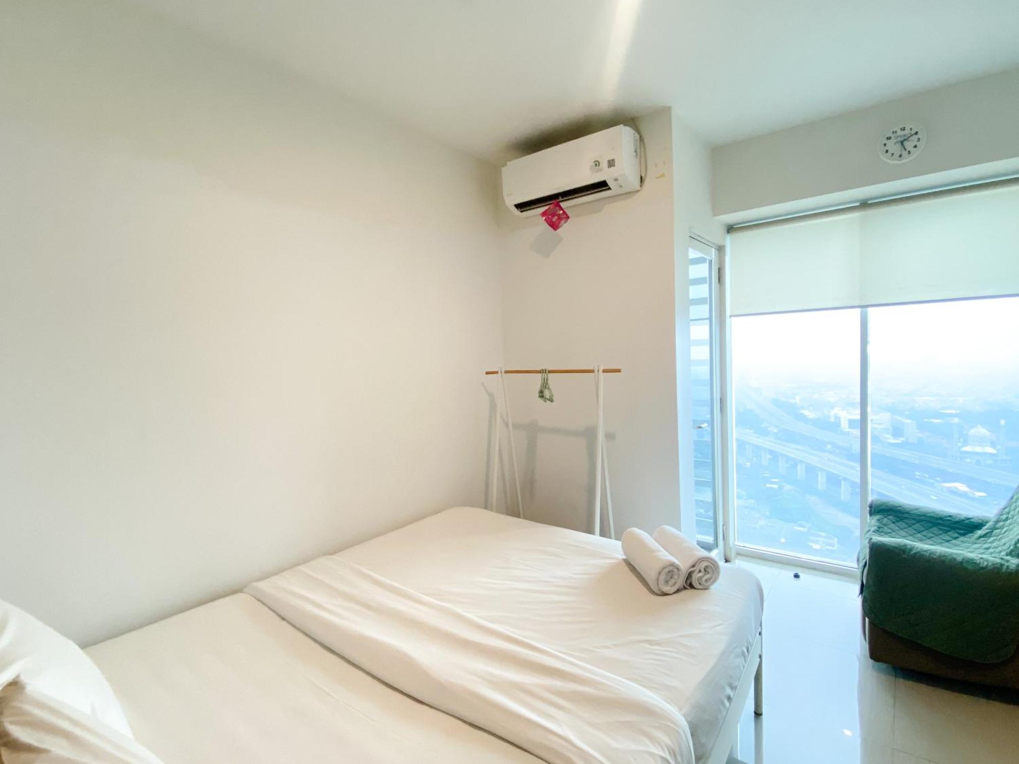 Apartemen Modern And Homey At Grand Kamala Lagoon By Travelio *