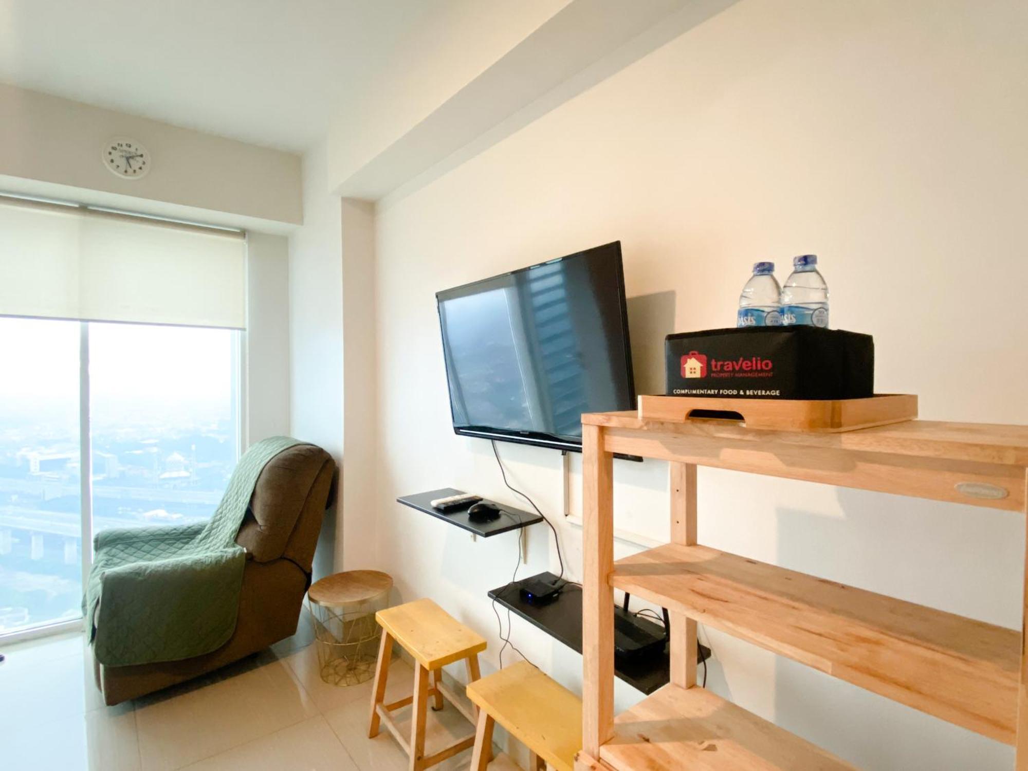 Modern And Homey At Grand Kamala Lagoon By Travelio Apartemen Bekasi